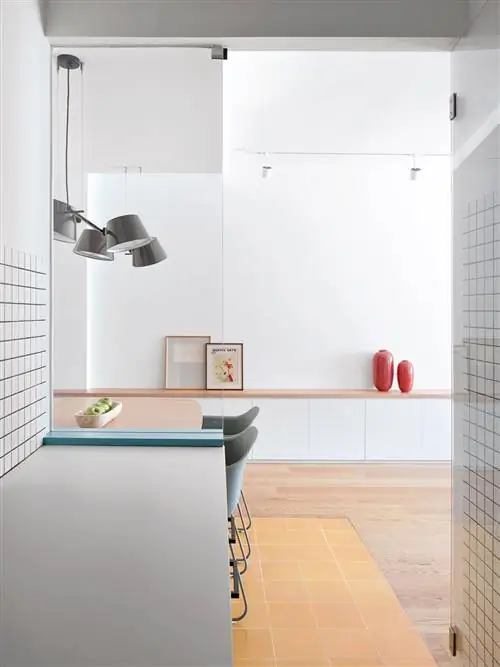 Комната, Этаж, Стена, Пол, Дизайн интерьера, Дизайн интерьера, Плитка, Светильник, Дизайн, Ламинат,