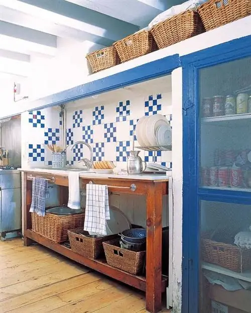 Дизайн интерьера, Пол, Посуда, Стеллаж, Полка, Потолок, Лиственных пород, Сервировочная посуда, Фарфор, Тарелка,