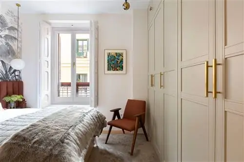 спальня в современном стиле, оформленная в коричневых тонах