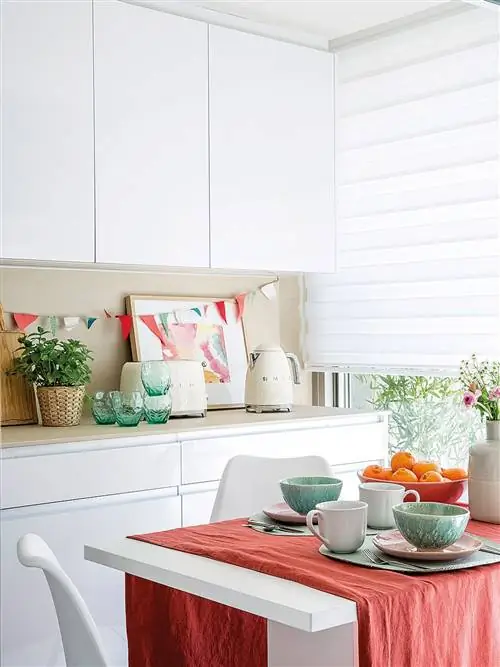 Комната, Белый, Мебель, Дизайн интерьера, Зеленый, Бирюзовый, Красный, Оранжевый, Недвижимость, Стол,