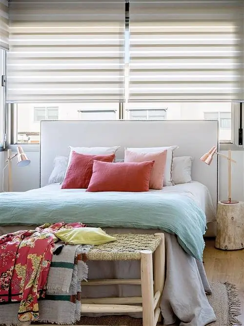 Мебель, Кровать, Спальня, Комната, Постельные принадлежности, Дизайн интерьера, Простыня, Каркас кровати, Розовый, Оконное покрытие,