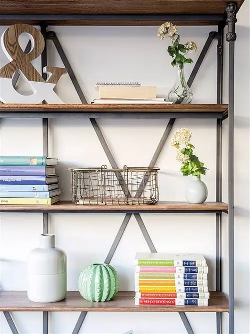 Полка, Стеллажи, Мебель, Утюг, Книжный шкаф, Стена, Комната, Дизайн интерьера, Стол, Дом,