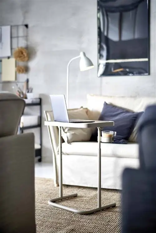 гостиная с тумбочкой для компьютера