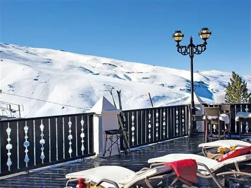 Зима, Уличный фонарь, Горный хребет, Наклон, Гора, Мотоцикл, Снег, Светильник, Горная станция, Ледниковый рельеф,