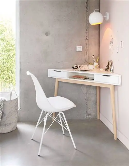 современное белое кресло