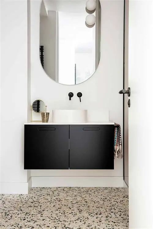 черно-белая ванная комната