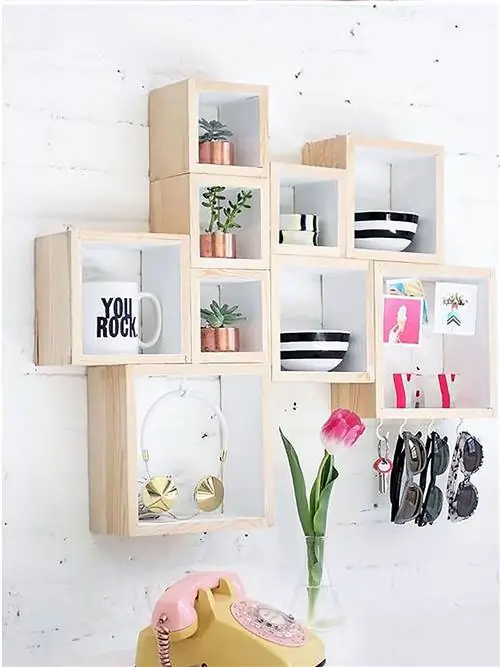 Стеллажи из деревянных ящиков