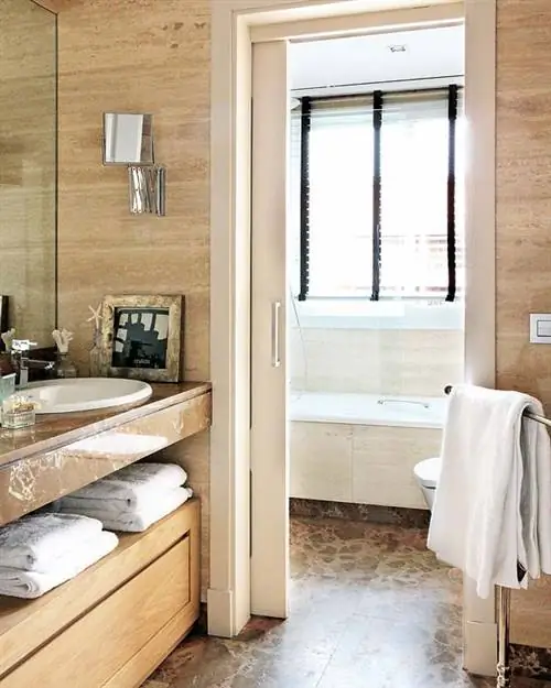 Комната, Ванная, Недвижимость, Дизайн интерьера, Этаж, Здание, Мебель, Дом, Дверь, Плитка,