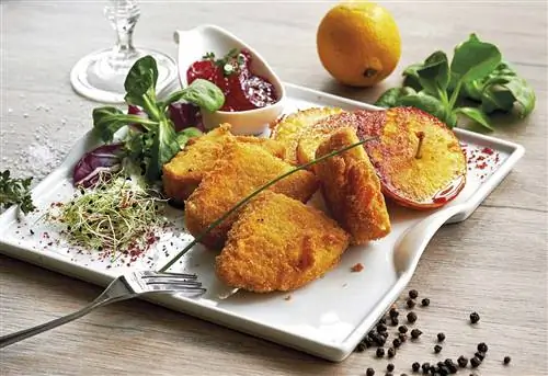 Жареный сыр камамбер с томатным джемом