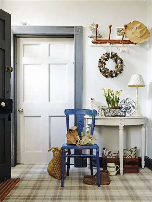 Холл в деревенском стиле