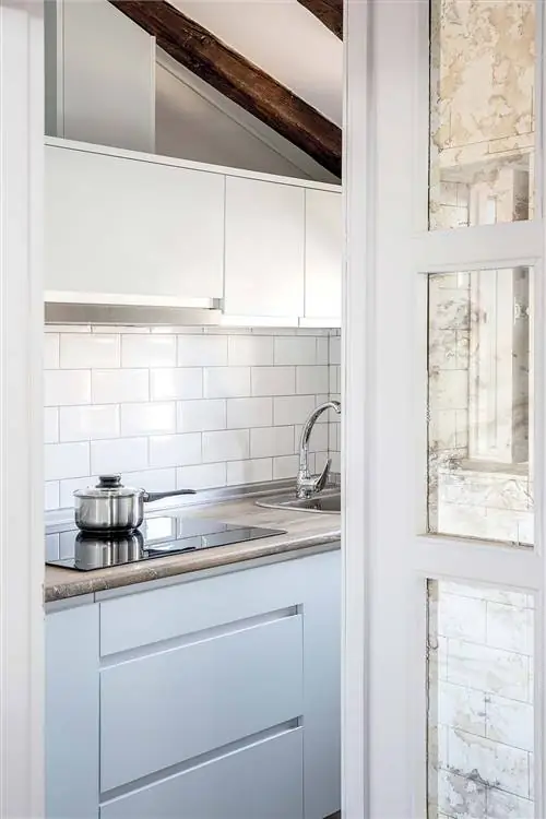 Двухуровневый пентхаус в Мадриде: мансардная кухня