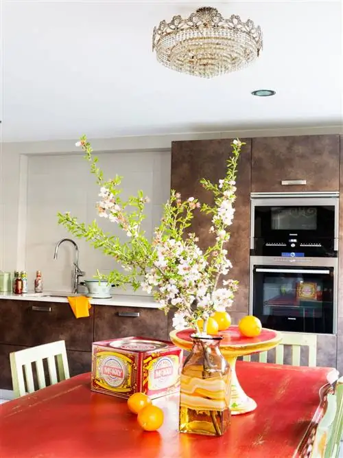 Комната, Желтый, Дизайн интерьера, Мебель, Недвижимость, Стол, Дом, Столовая, Здание, Кухня,