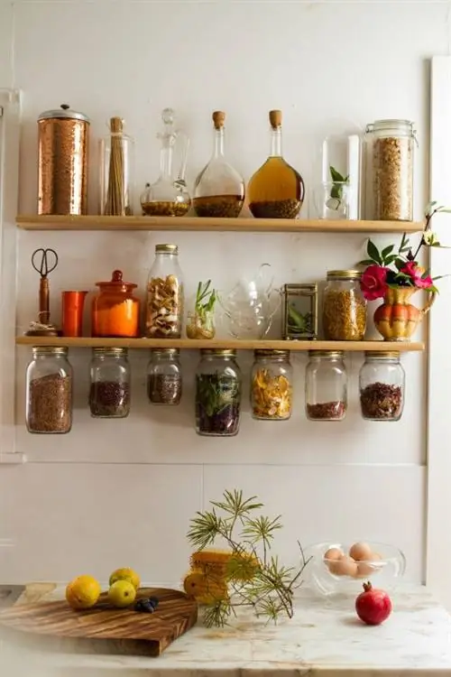 магнитные баночки на полке