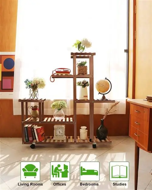 деревянное кашпо с колесами и перегородкой в виде экрана