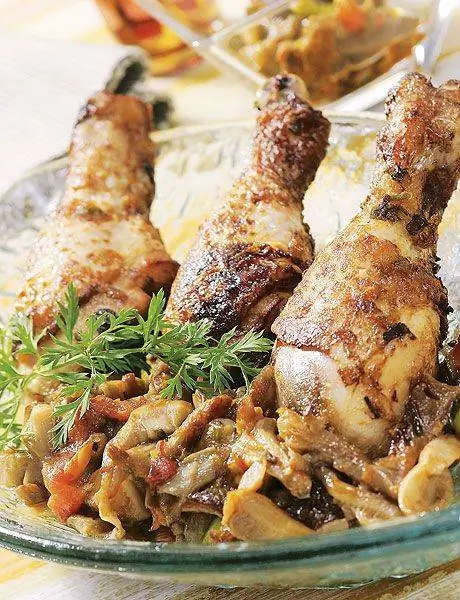 Куриные голени по-восточному с грибным соусом