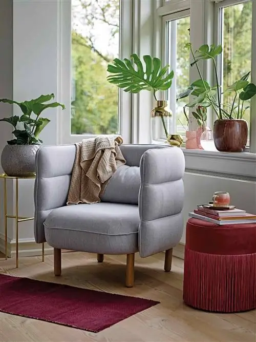 Мебель, Гостиная, Комната, Дизайн интерьера, Диван, Стул, Пол, Стол, Журнальный столик, Комнатное растение,