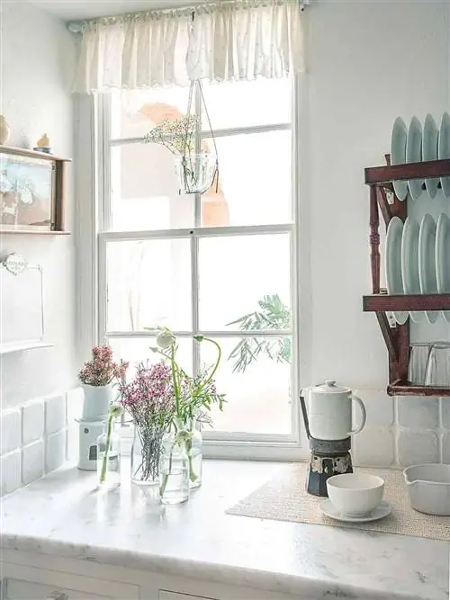 Белый, Комната, Занавес, Дизайн интерьера, Ванная комната, Мебель, Этаж, Дом, Полка, Окно,