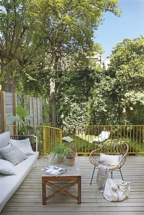 Квартира с садом: веранда