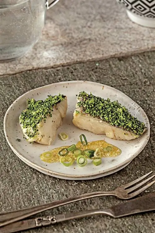 треска конфи с корочкой из брокколи