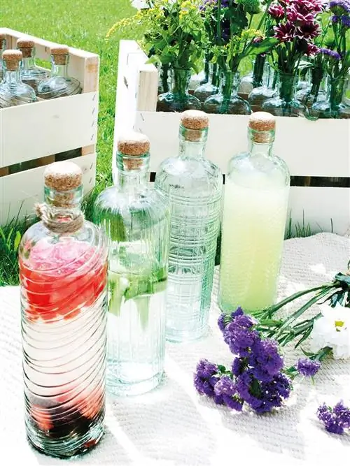 Бутылка, Стеклянная бутылка, Продукт, Банка Мейсона, Цветок, Растение, Центральная часть, Стекло, Посуда, Пластиковая бутылка,