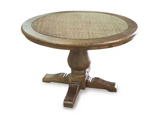 стол, сочетающий в себе дерево и волокно