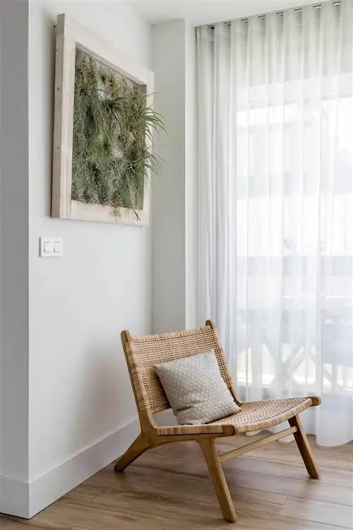 кресло из дерева и волокна