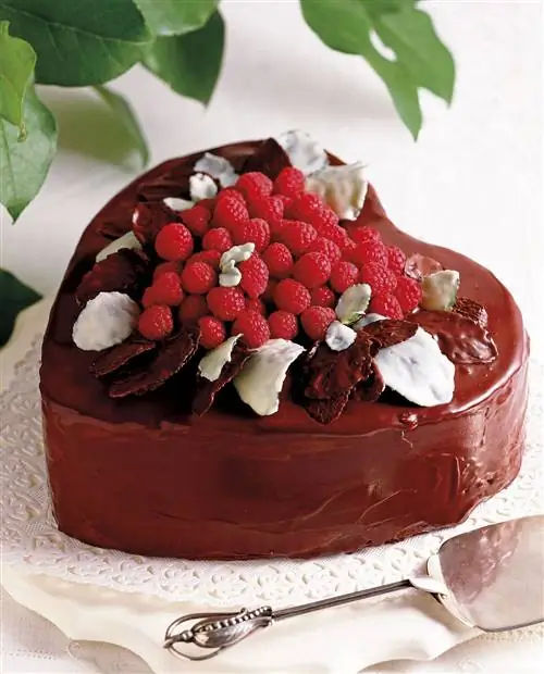 шоколадно-малиновый пирог