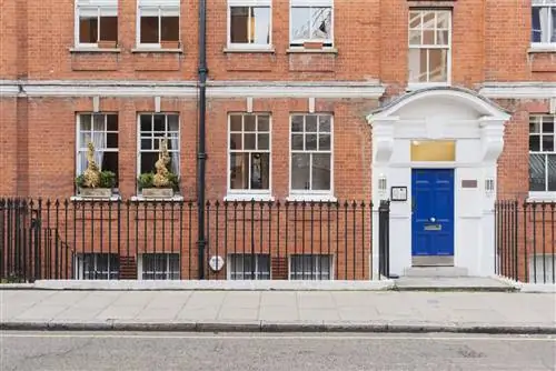 Airbnb в Лондоне оформлен в цвете Pantone «Классический синий» Airbnb в Лондоне оформлен в цвете Pantone «Классический синий»