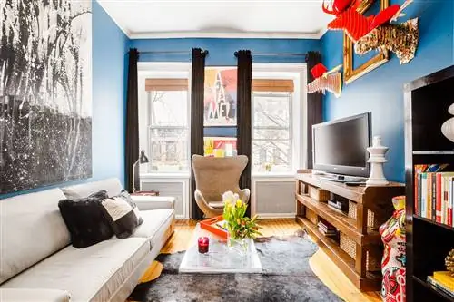 Airbnb на Манхэттене оформлен в цвете Pantone «Классический синий» Airbnb на Манхэттене оформлен в цвете Pantone «Классический синий»
