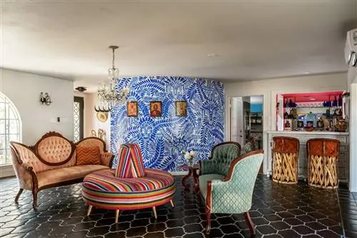 Airbnb в Остине оформлен в цвете Pantone «Классический синий» Airbnb в Остине оформлен в цвете Pantone «Классический синий»