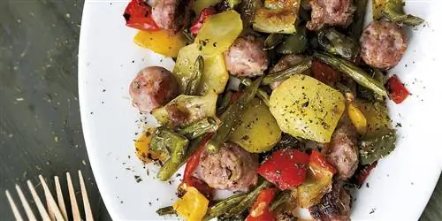 Блюдо дня: Сосиски с овощами