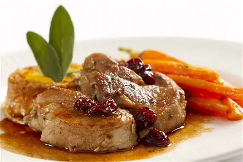 свиная вырезка с морковью