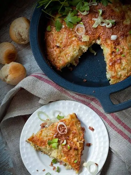 картофельный омлет с беконом и сыром