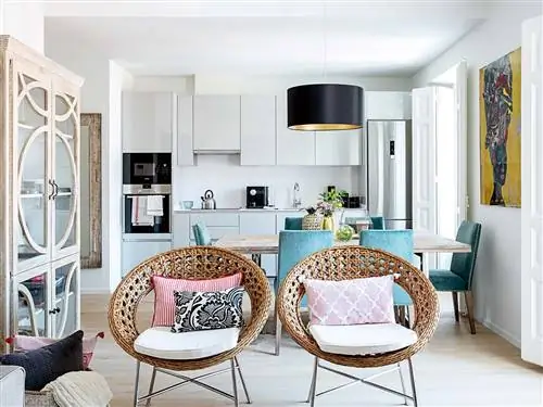 Гостиная со встроенной кухней