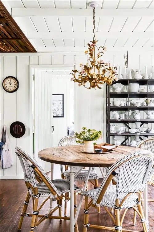 столовая с винтажным стилем и ретро-мебелью