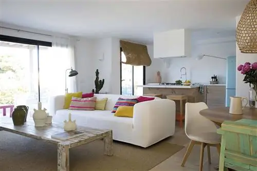 дом в хавеа гостиная и кухня в средиземноморском стиле