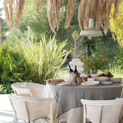 Гармоничная и устойчивая столовая на открытом воздухе, проект Тони Эспуч для azultierra