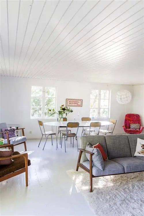 Столовая с овальным столом