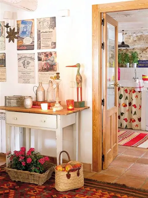 Комната, Дизайн интерьера, Дизайн интерьера, Аксессуары для дома, Корзина, Корзина для пикника, Дверь, Персик, Плетеная посуда,