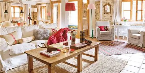 Загородный дом из камня и дерева