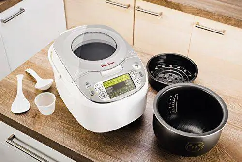 Хлебопечка и кухонный комбайн