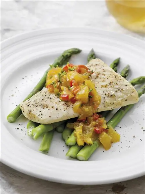 Питание: Белая рыба со спаржей
