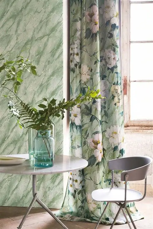 Льняные шторы и обои Carrara Fiore Grande из коллекции Foscari Fresco от Designers Guild