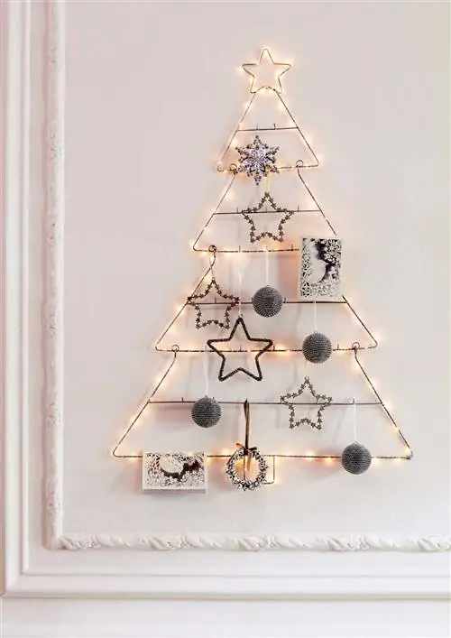 елка с подсветкой на стене