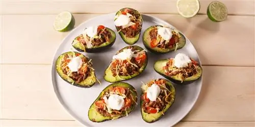 Блюдо дня: Авокадо, фаршированные мясом! Заменяет мексиканскую муку или кукурузные лепешки