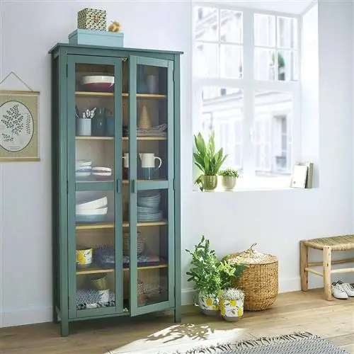 зеленая витрина и корзина из волокна от Redoute Interieurs