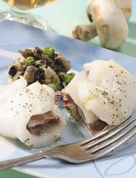 куриные рулетики с горошком