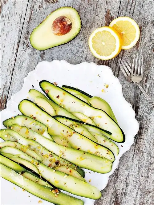 карпаччо из цукини и авокадо