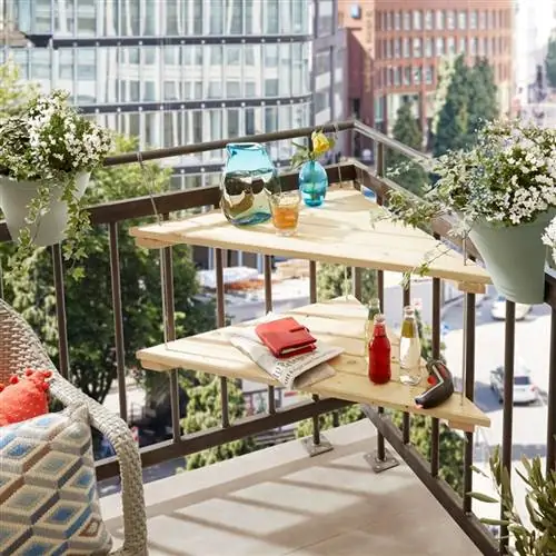 угловой столик на террасе