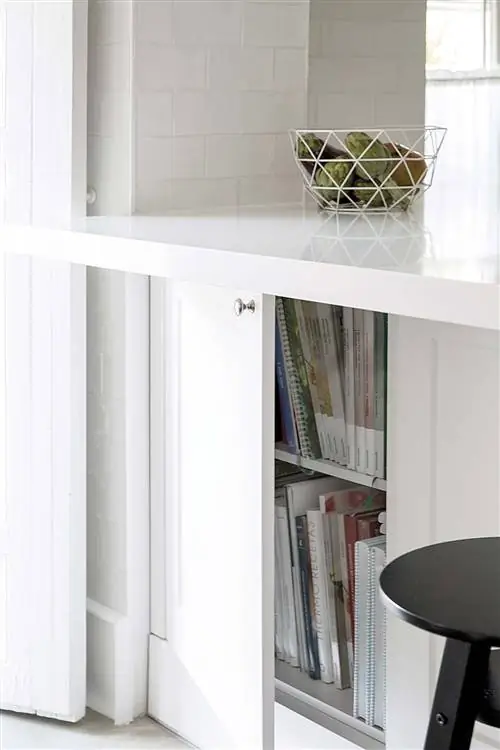 кухонная стойка с книжным шкафом
